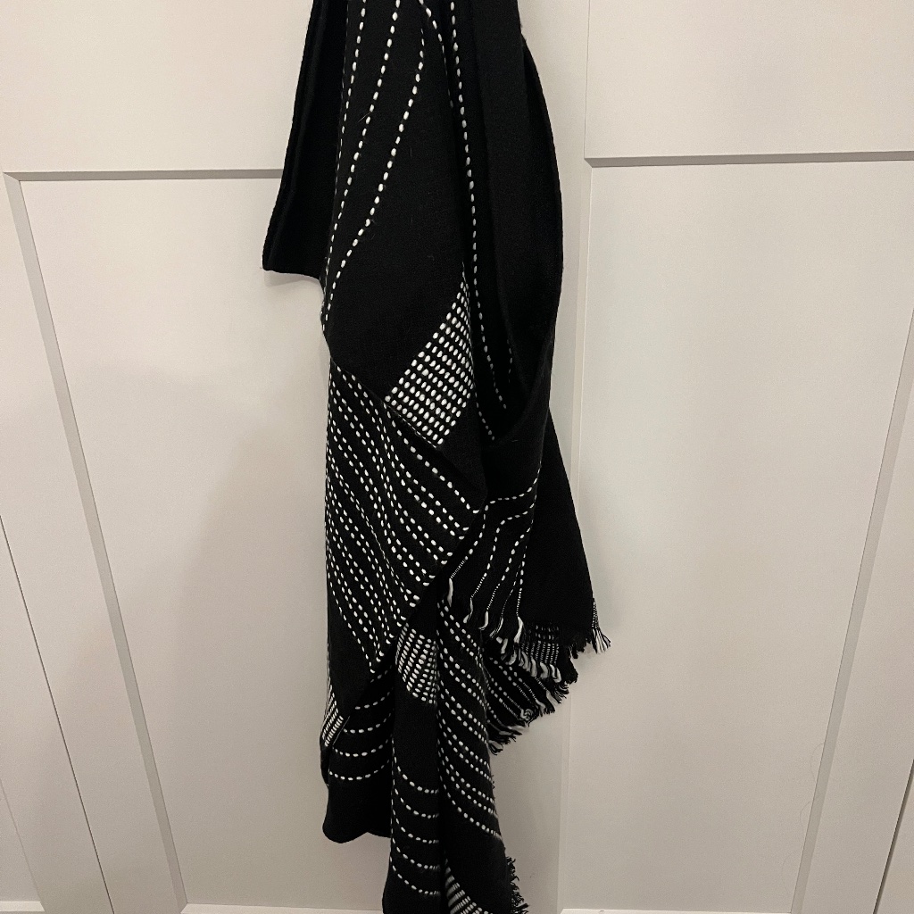 Banana Republic Large Blk And White Scarf